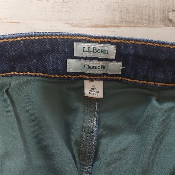 L.L. Bean Classic Fit Green Pants - Picture 2 of 5